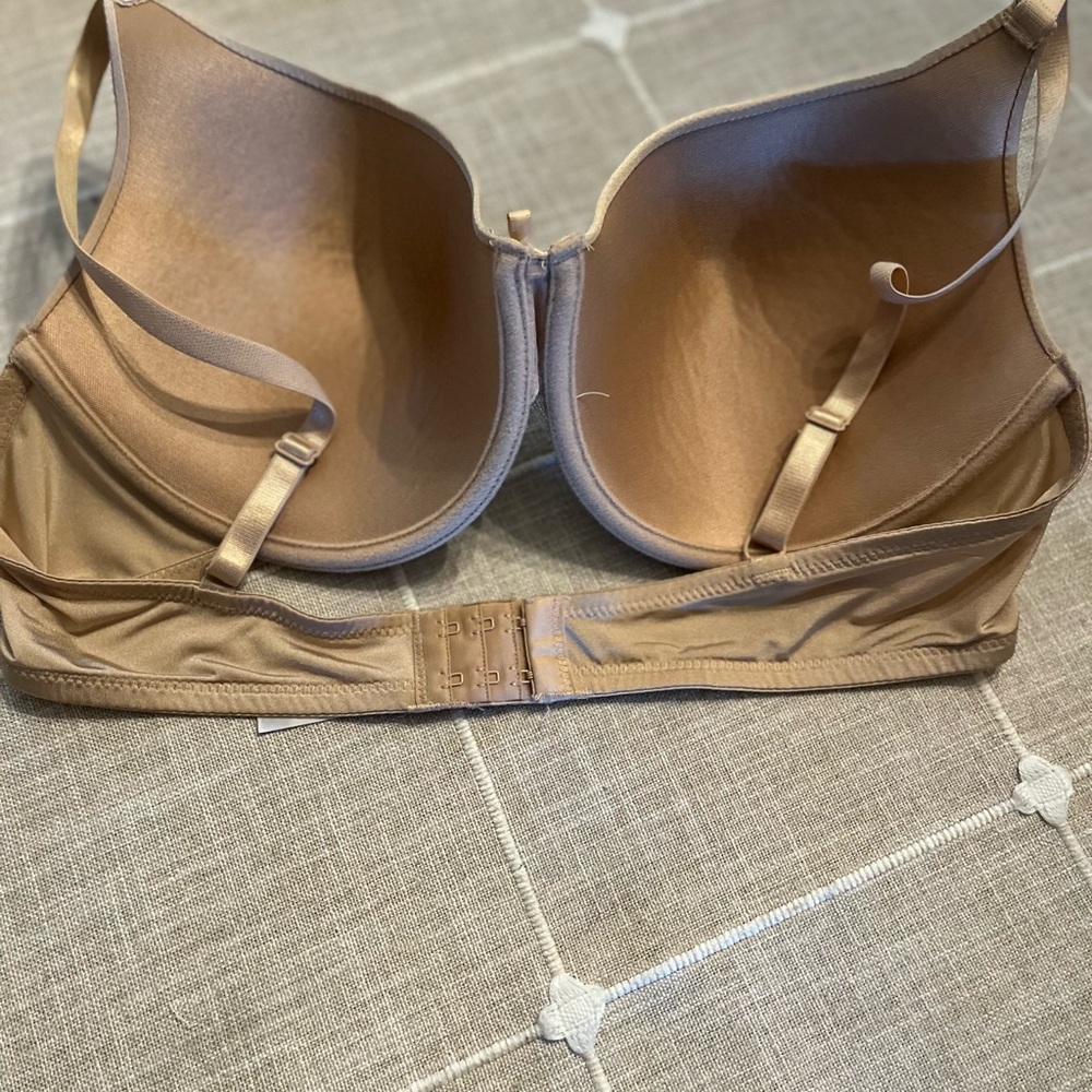 Secret Treasures Underwire Bra - 42C - Picture 2 of 3